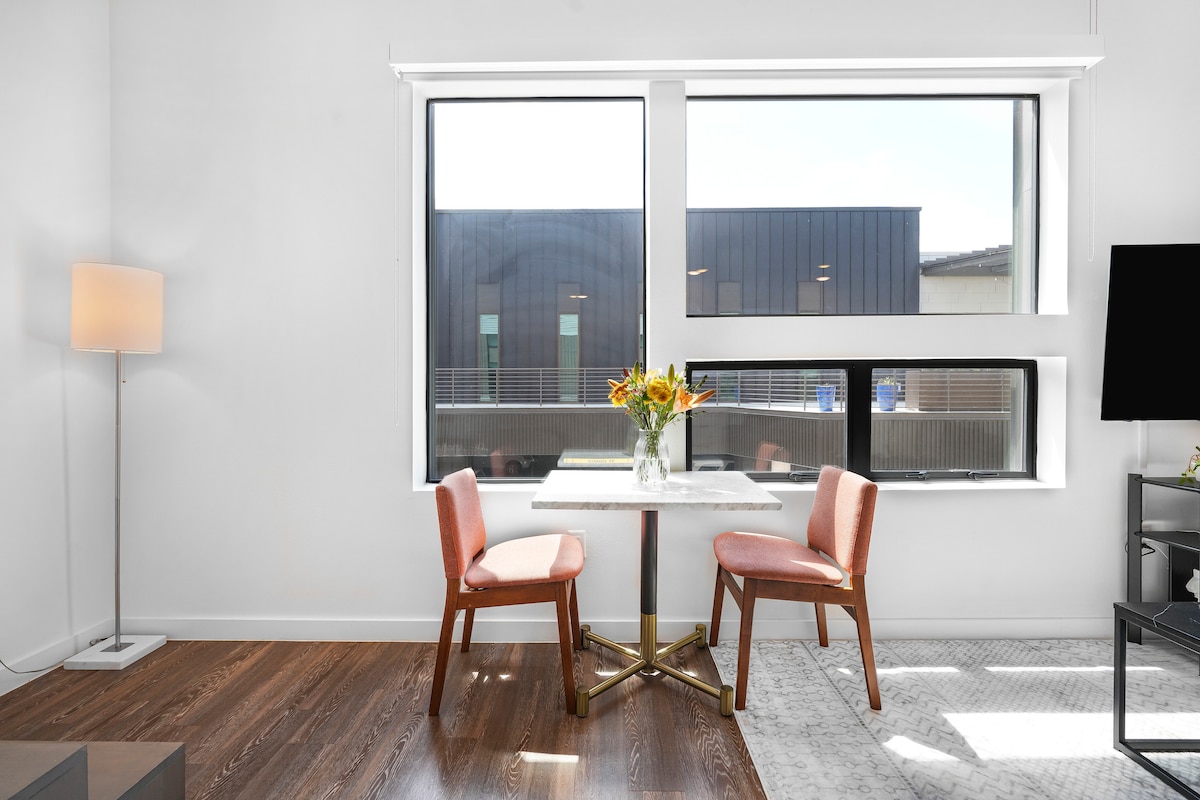 Cozy Loft | Near Rainey & 6th St, Lady Bird Lake