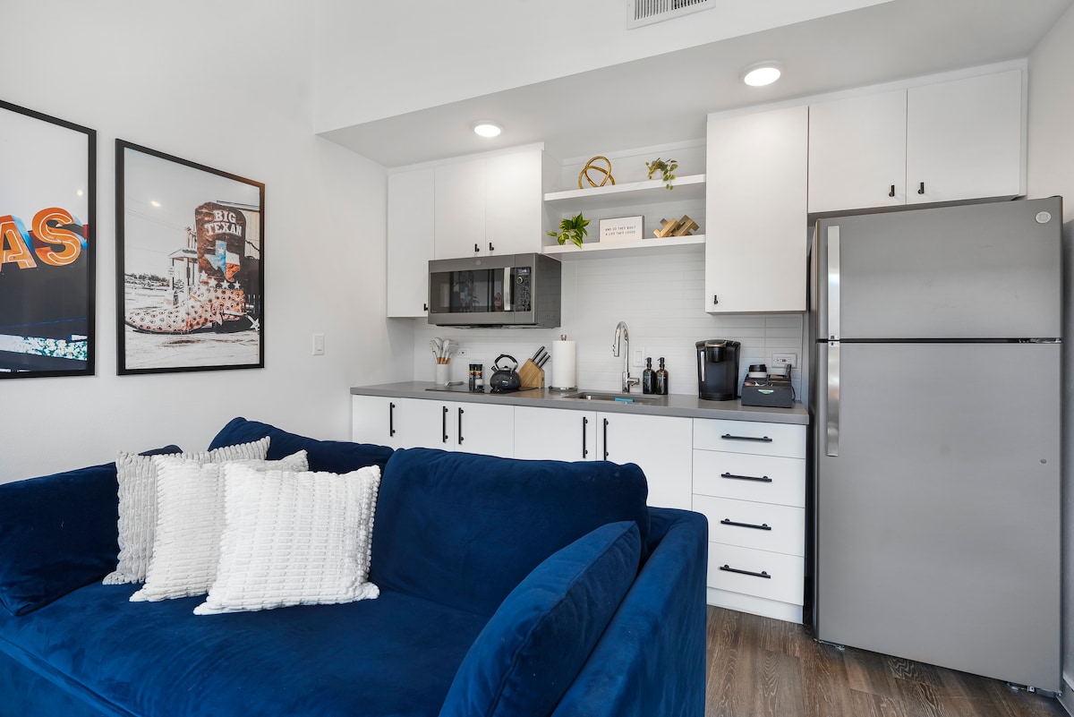 Cozy Loft | Near Rainey & 6th St, Lady Bird Lake