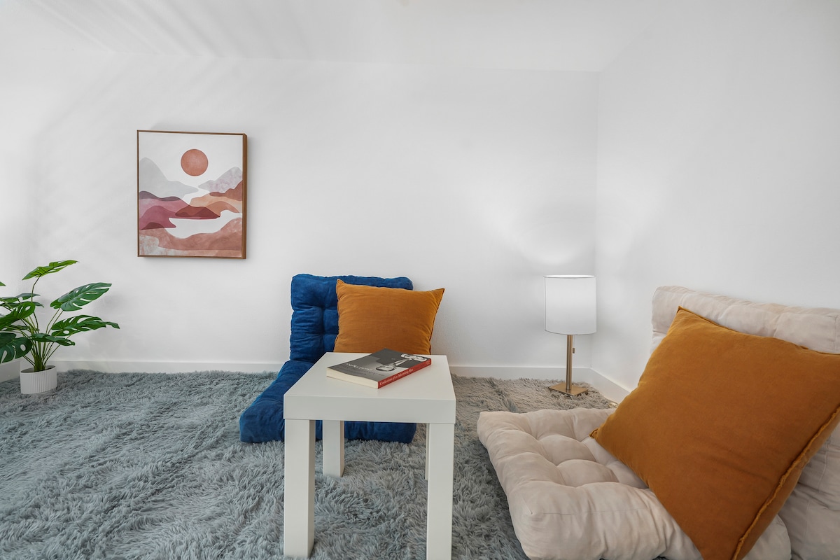 Cozy Loft | Near Rainey & 6th St, Lady Bird Lake