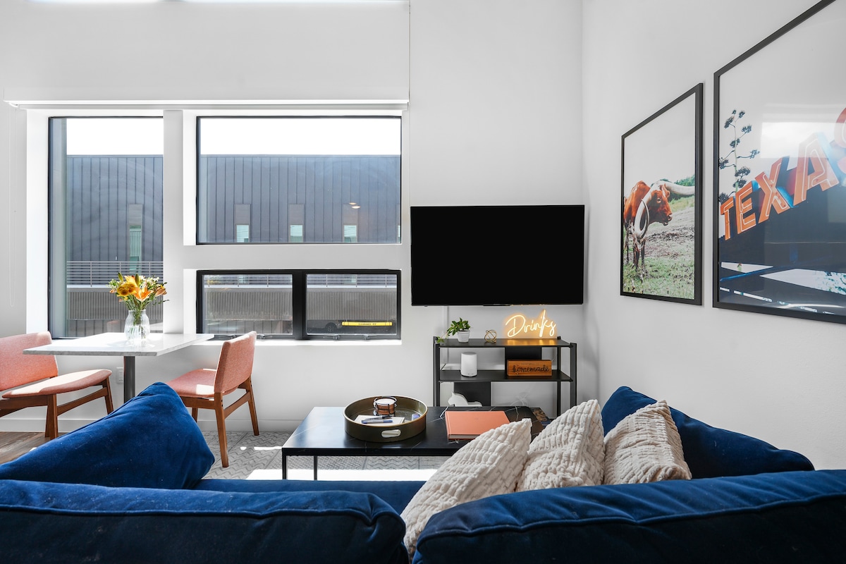 Cozy Loft | Near Rainey & 6th St, Lady Bird Lake