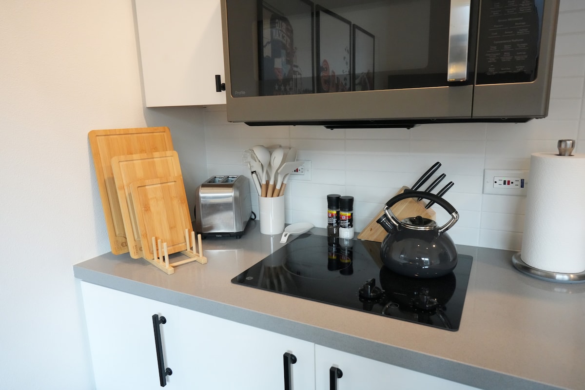 Cozy Loft | Near Rainey & 6th St, Lady Bird Lake