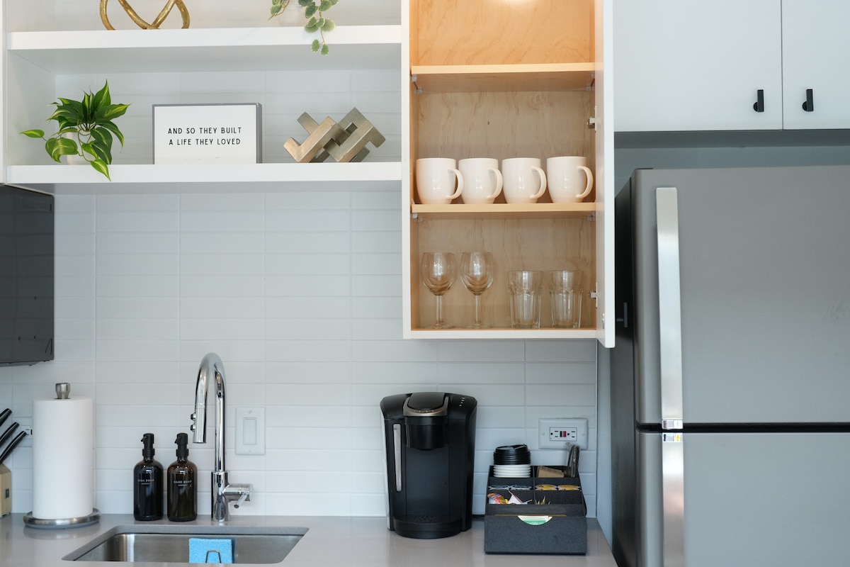 Cozy Loft | Near Rainey & 6th St, Lady Bird Lake
