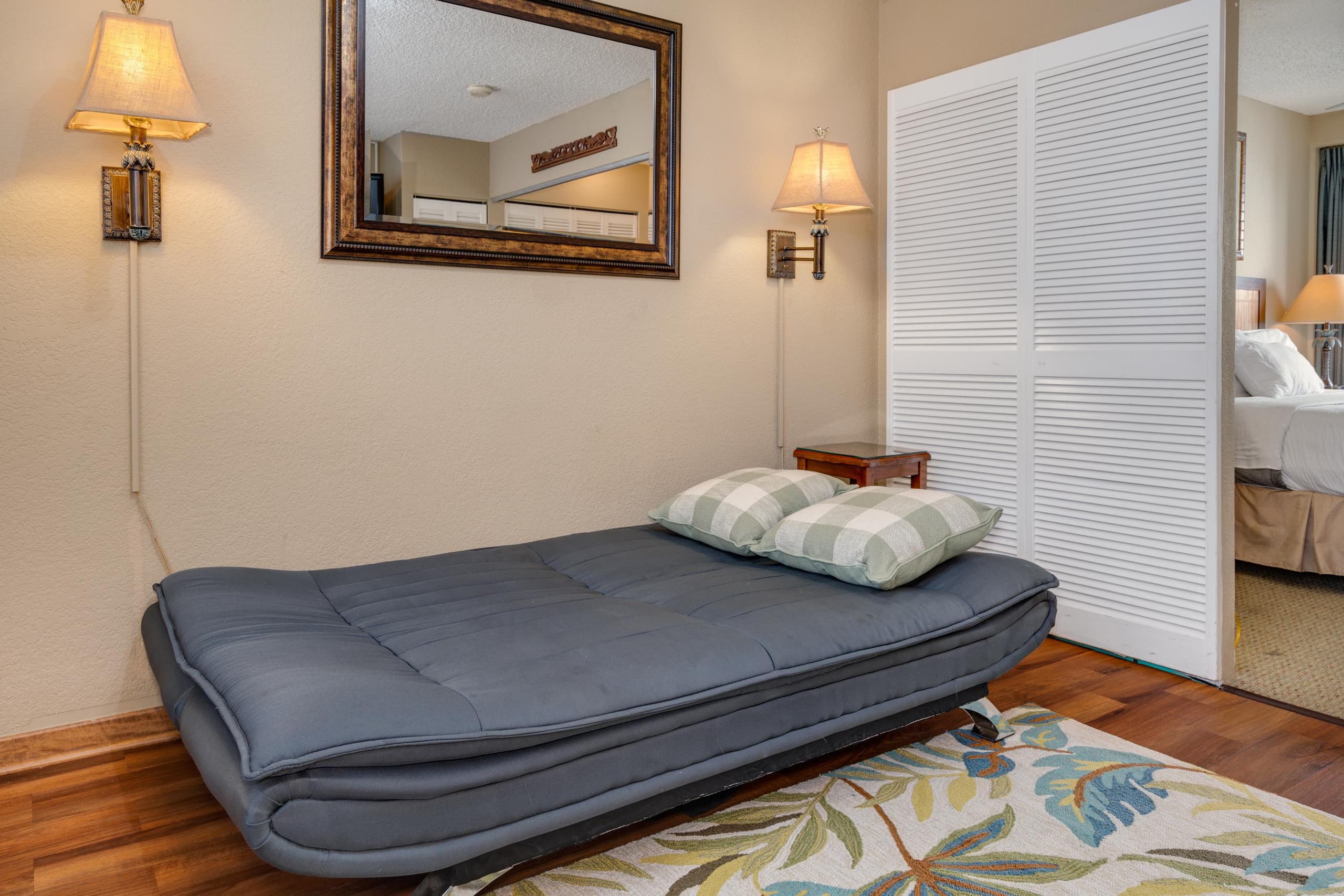 Cabana 302 - 2 Blocks from the beach - Photo 10