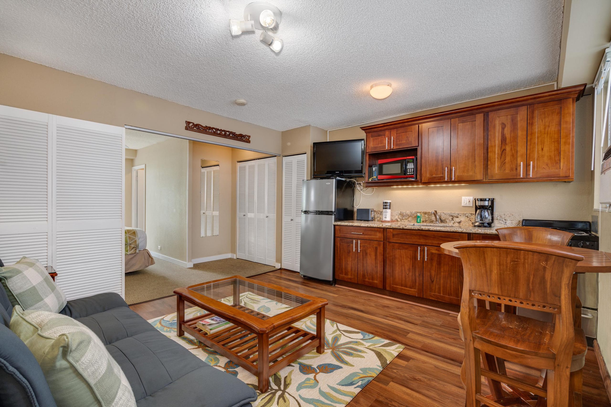 Cabana 302 - 2 Blocks from the beach - Photo 9