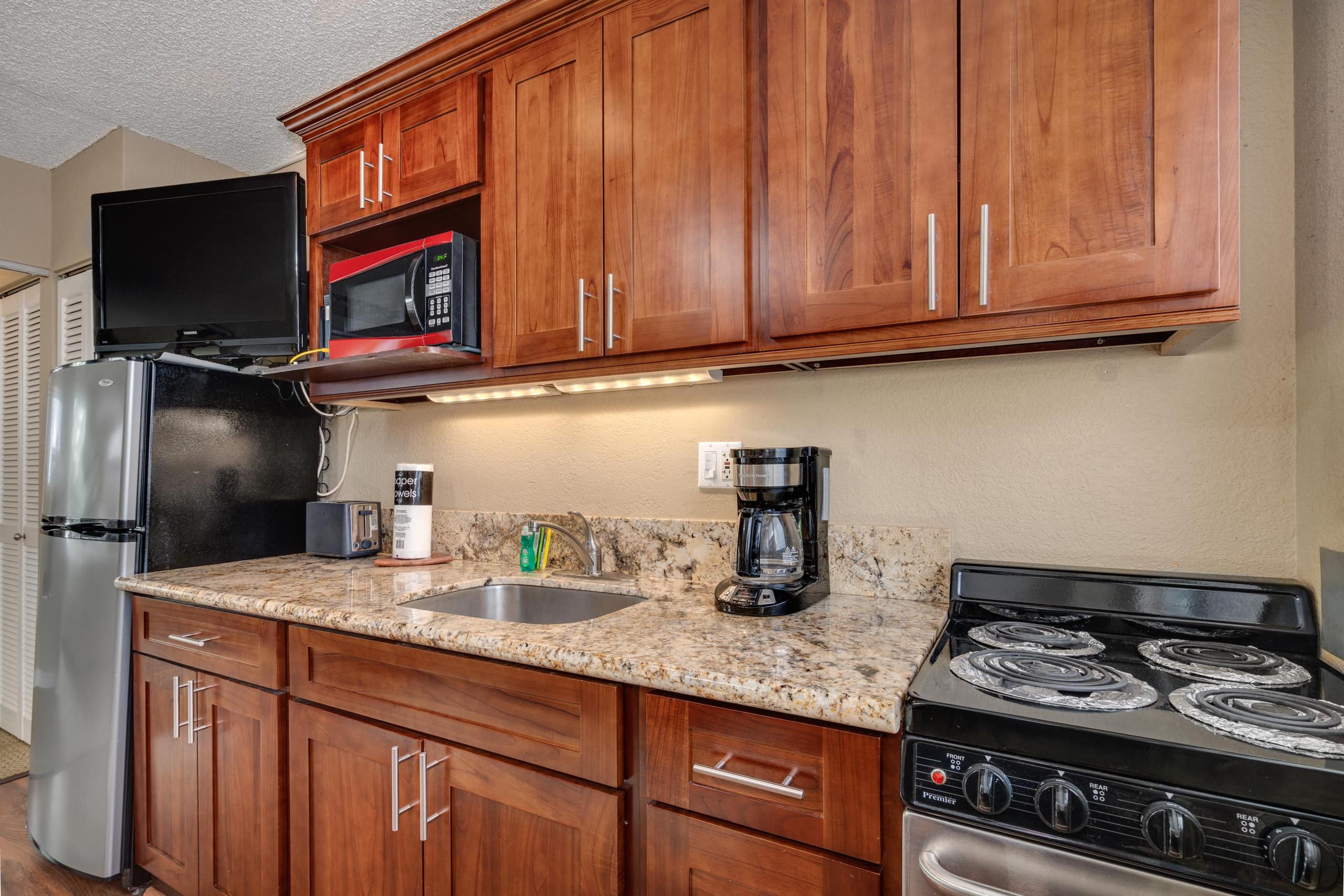 Cabana 302 - 2 Blocks from the beach - Photo 14