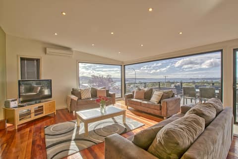 Incredible Views - Georges Bay Luxury