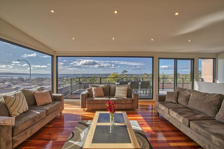Incredible Views – Georges Bay Luxury