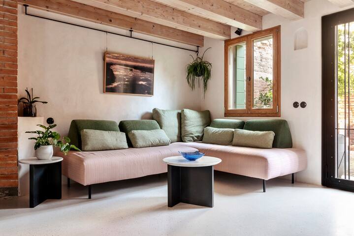 Casa Katamon Venice Biennale Townhouse gallery image 2