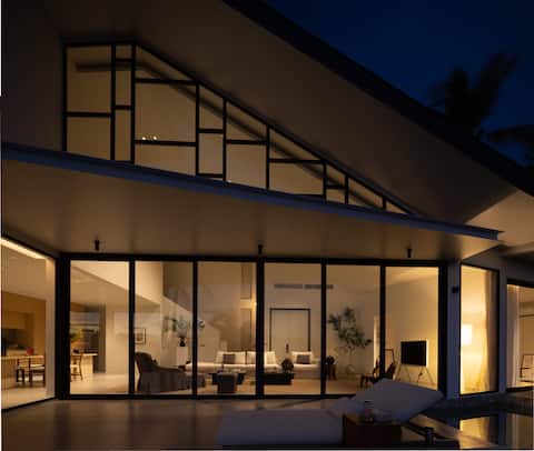 5BR Luxury Seaview Villa w/ Pool & Modern Design