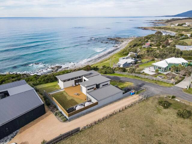 Ava | Luxe Oceanfront Beach House gallery image 3