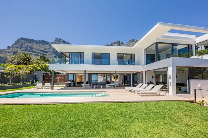 Spectacular 6-Bedroom Oasis in Camps Bay