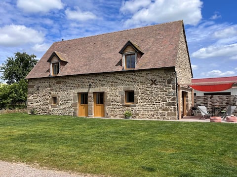 Cottage with swimming pool and hot tub in Normandy Switzerland