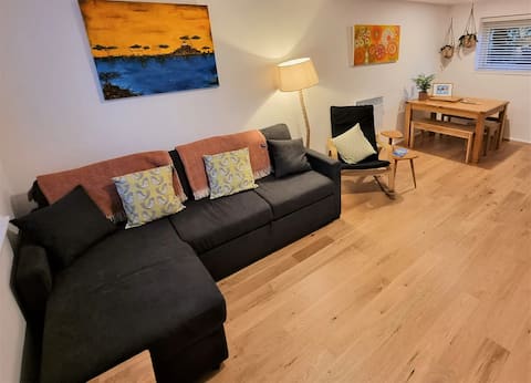 House on holiday park with pool near great beaches