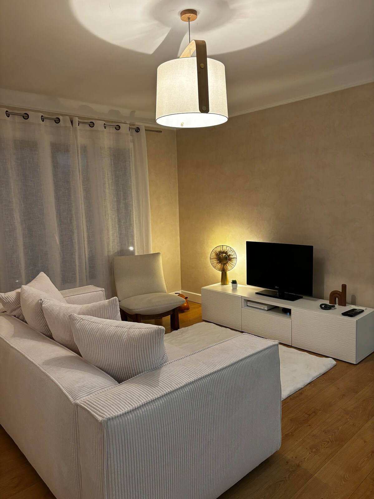 Popular Airbnb listing: Green escape on the outskirts of Paris in Saint Germain En Laye