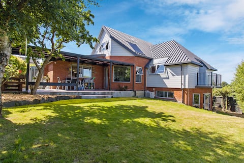 Monowai Place (4 Beds) 10 minutes drive to town