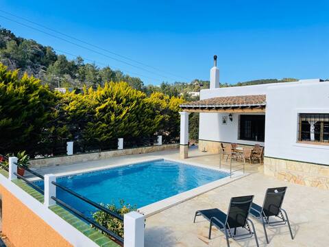 Villa Rocio | Private Pool | Wifi | AC | Amenities