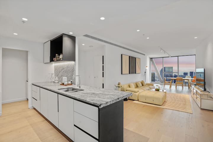 Irresistible Sunlit With Harbour &Bay Views 3B2B1C gallery image 2