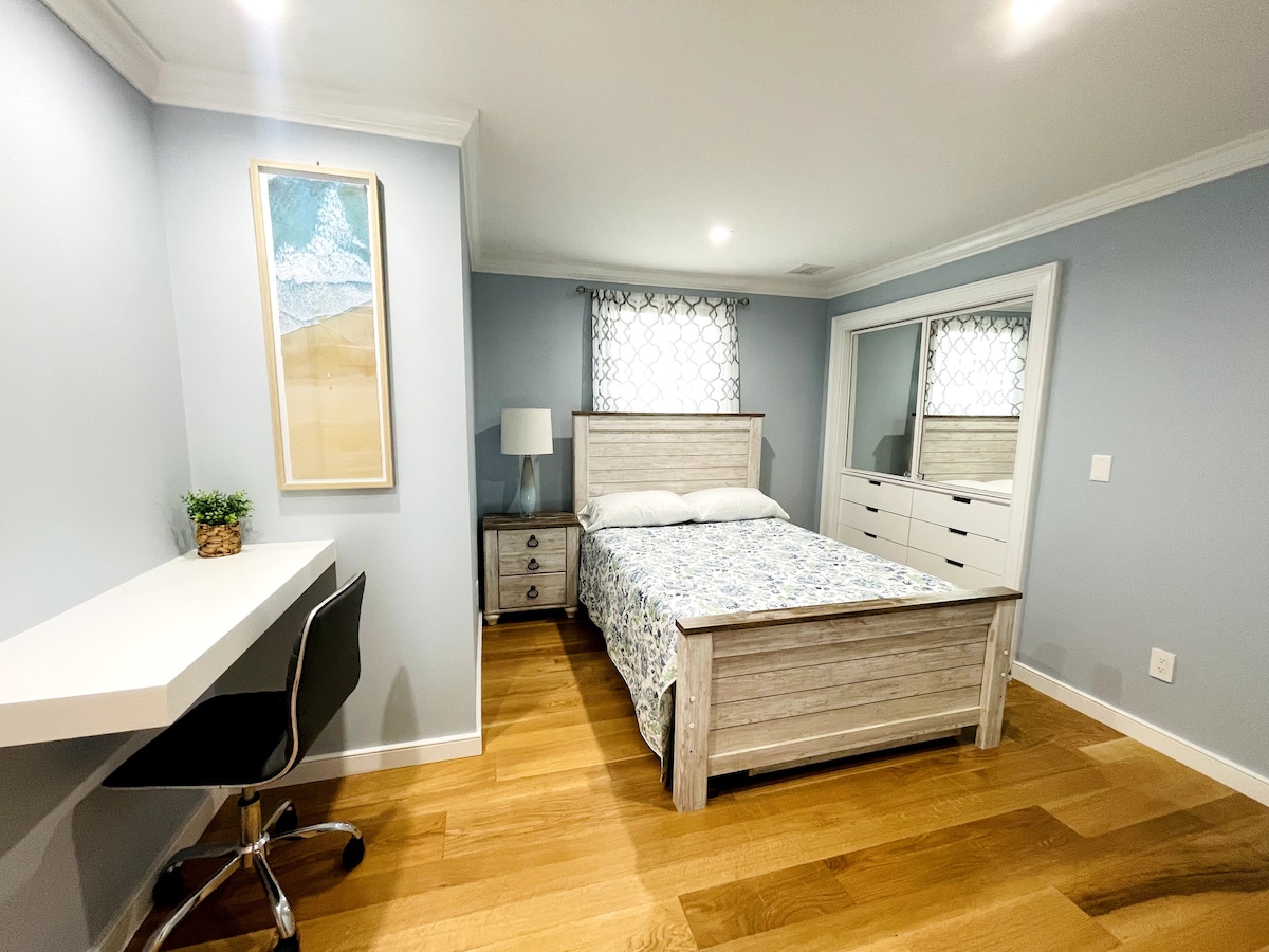 البيت الرئيسي في الطابق العلوي
Full B.