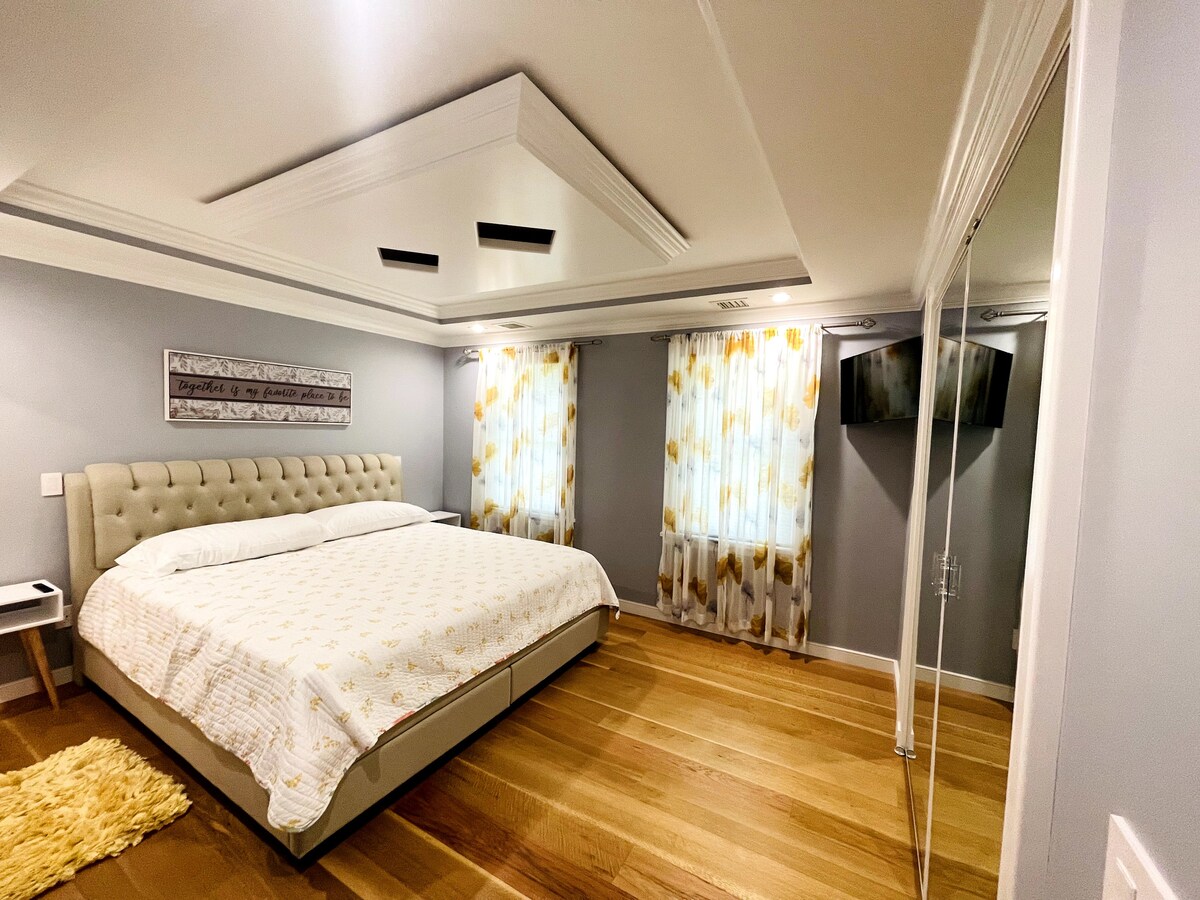 البيت الرئيسي في الطابق العلوي
غرفة نوم بسرير كينج، جناح. 