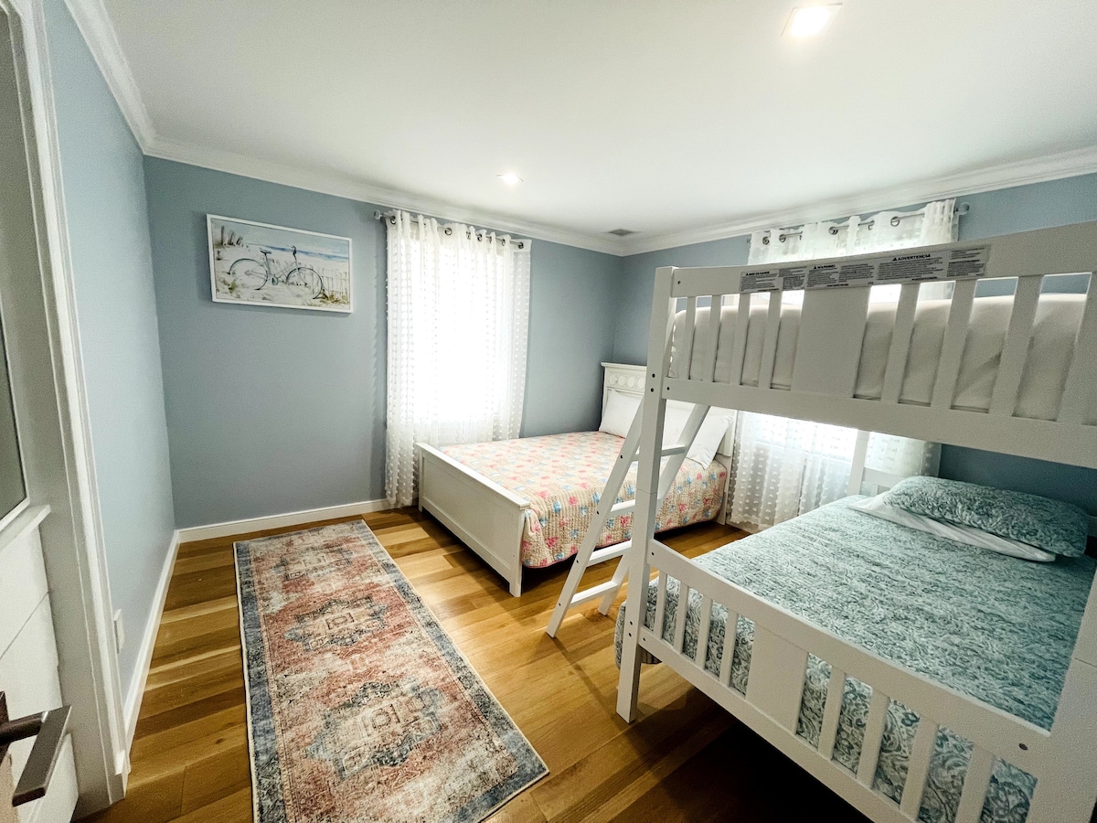 البيت الرئيسي في الطابق العلوي