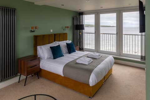 PenthouseRoom-SeaView-Balcony-50mtoBeach