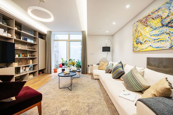 Three Bed, Luxurious Leicester Square Duplex