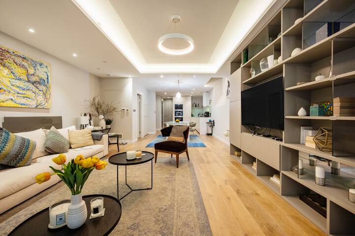 Three Bed, Luxurious Leicester Square Duplex gallery image 4