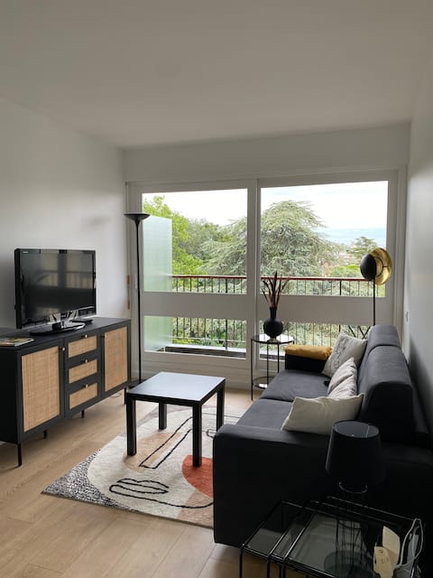 Successful Airbnb property: Very nice studio opposite Parly 2 in Le Chesnay Rocquencourt