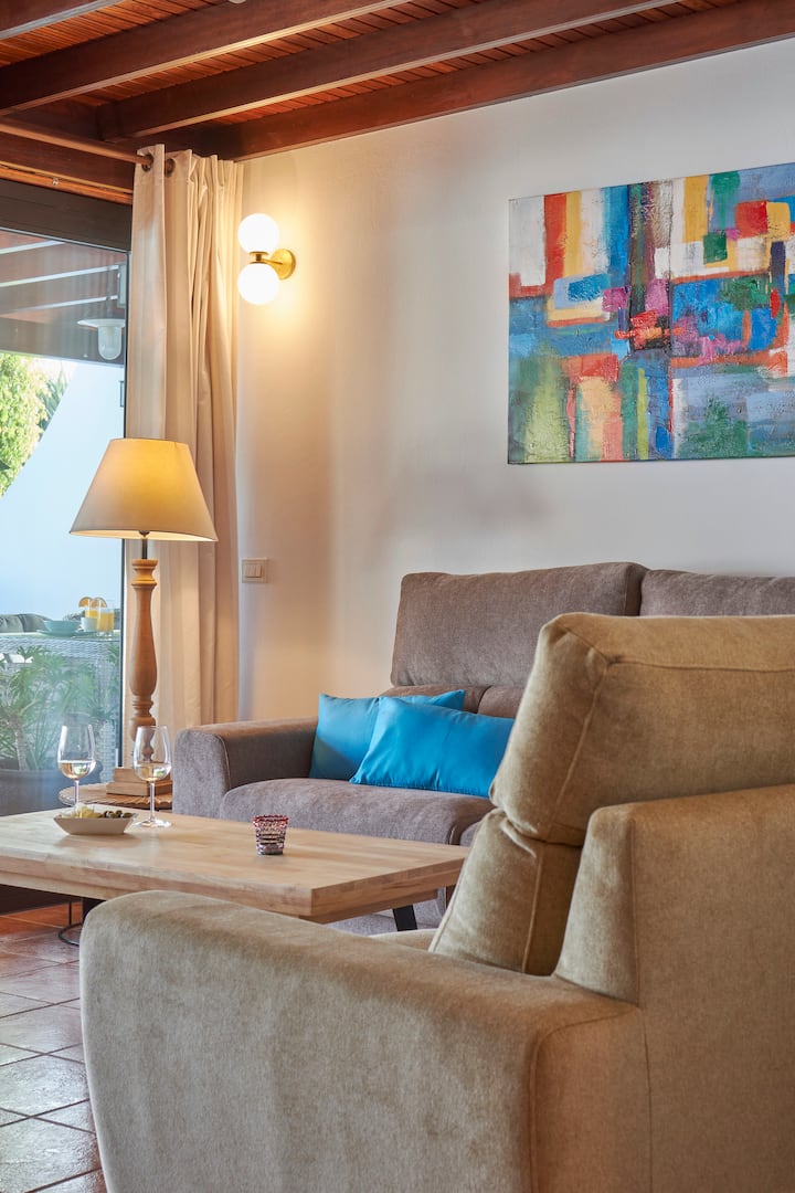 Casa Petra Peaceful&private, Sea Views, Pool & Bbq - Playa Blanca
