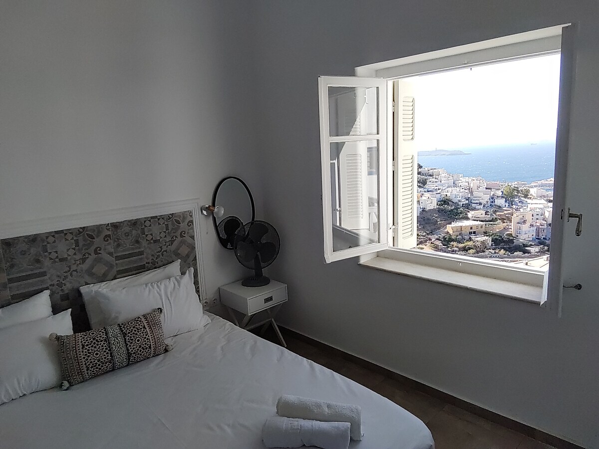 إطلالة رائعة مع نوافذ مثبتة في الخلف