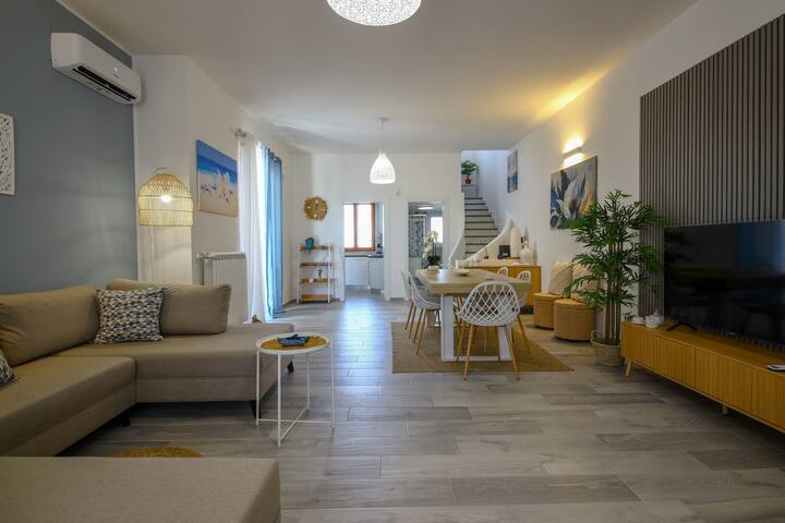 Villa Vera, accesso al mare, vista Castello, AC gallery image 2