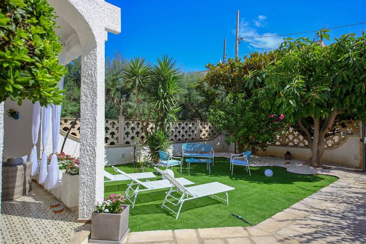 Villa Vera, accesso al mare, vista Castello, AC gallery image 4