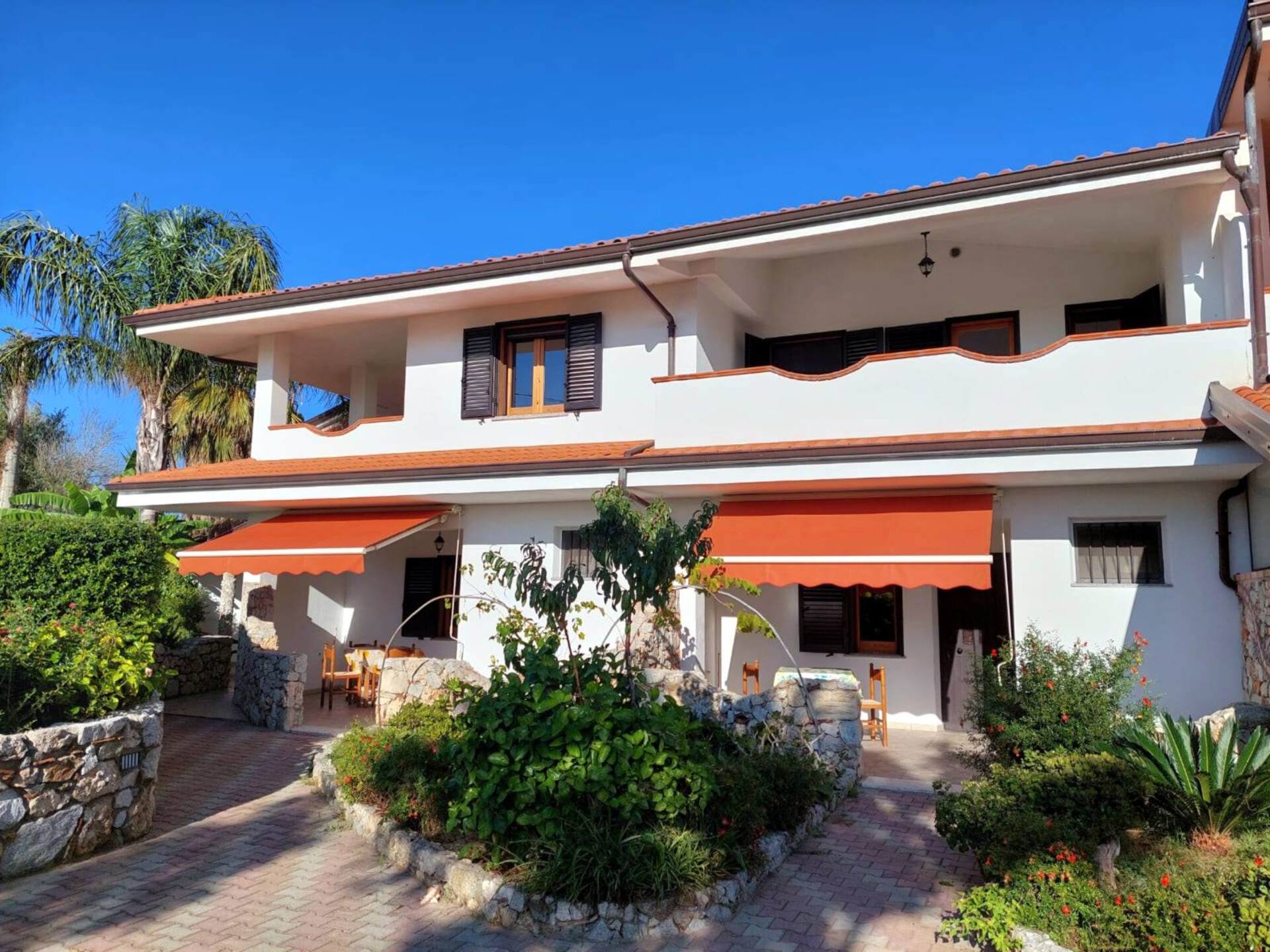 Two-room apartment with 4 beds, covered veranda and swimming pool