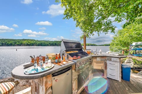 Lakefront + Views + 5 Bdrm + Kayaks + Out. Kitchen