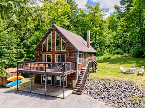 Waterfront Access w Kayaks, Private Deck, Firepit