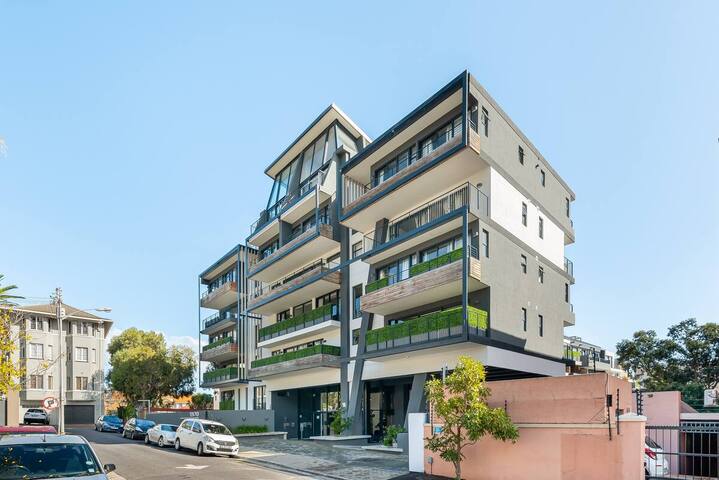 Lovely Sea View Duplex Sea Point gallery image 2