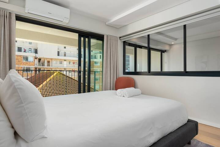 Lovely Sea View Duplex Sea Point gallery image 5