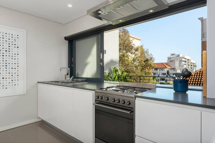 Lovely Sea View Duplex Sea Point gallery image 3