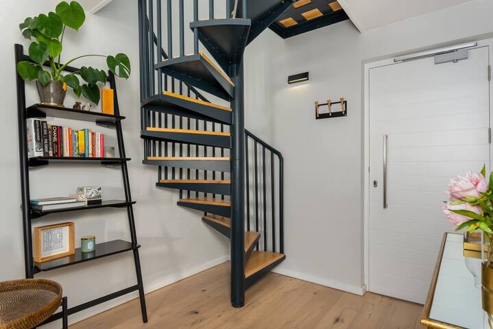 Lovely Sea View Duplex Sea Point gallery image 4