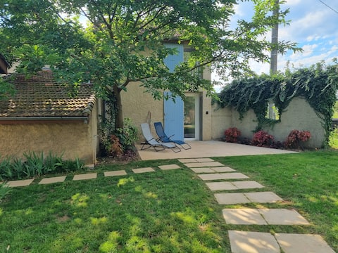 2 bedroom gîte with outdoor area and jacuzzi