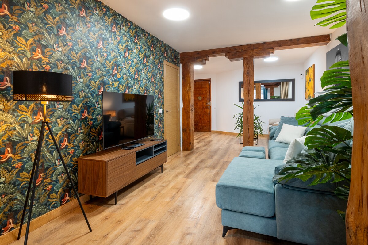 Top performing Airbnb: A bright apartment in Sol in Centro