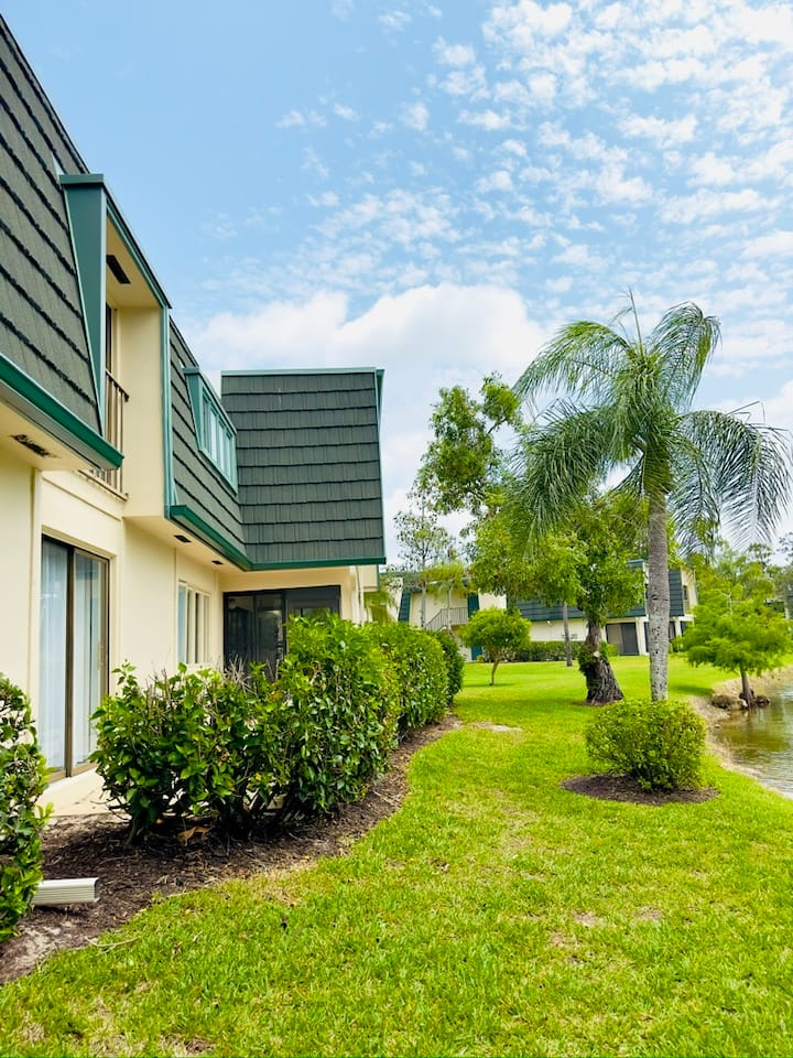 Naples Stunning Lake View Condo! - Naples