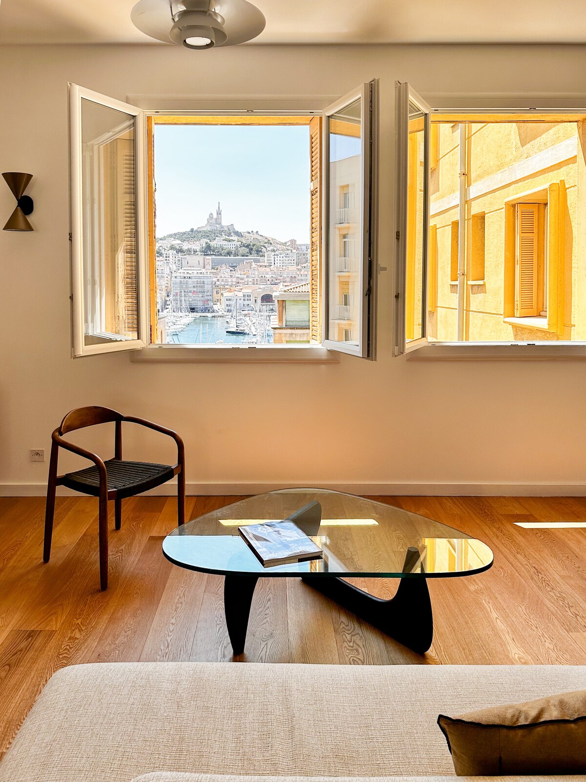 Leistungsstarkes Airbnb: Architect-designed apartment – 
 Marseille Old Port in Marseille 2e Arrondissement