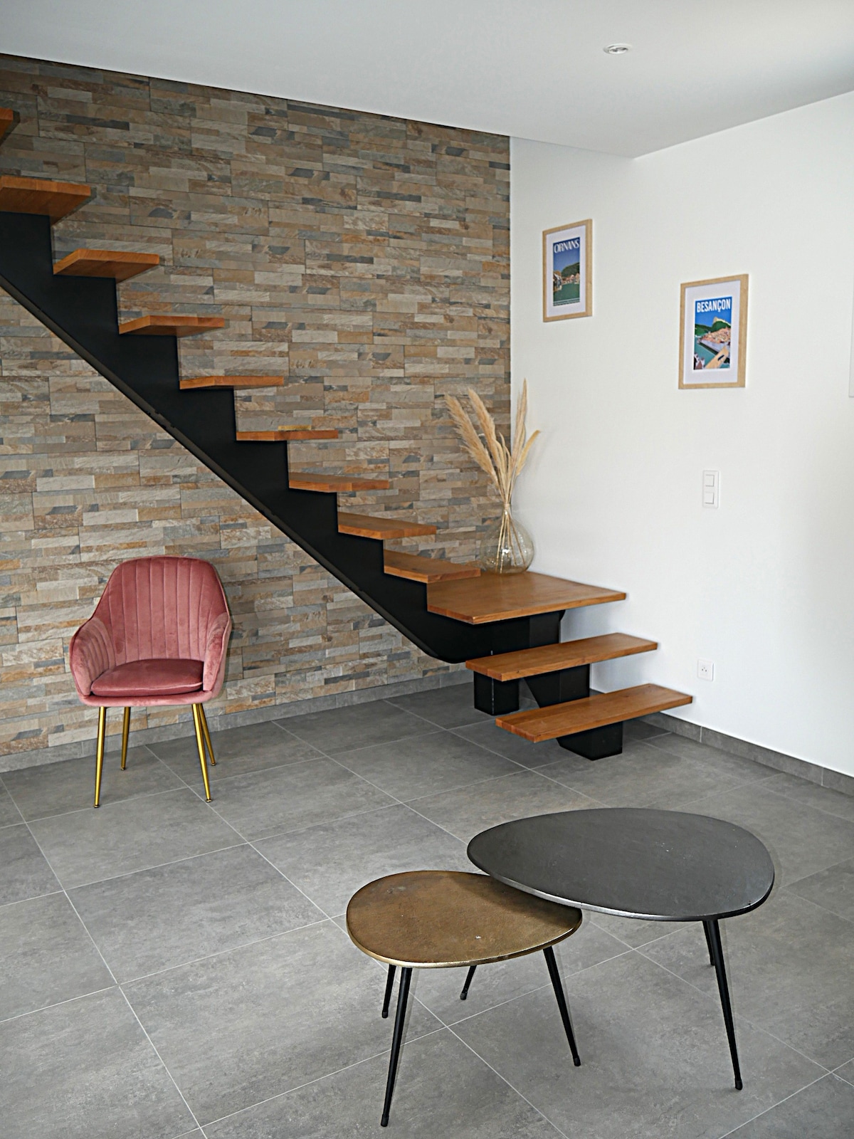 Popular Airbnb listing: Spacious house for 8 people, pool, terrace in Archidiocèse De Besançon