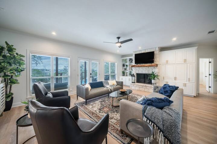 Southern Comfort I Pool Spa I Billiards I Fire Pit gallery image 3