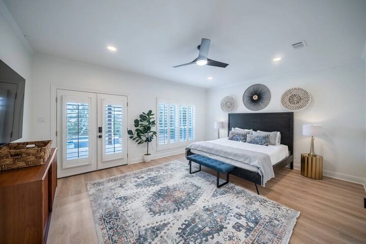 Southern Comfort I Pool Spa I Billiards I Fire Pit gallery image 5