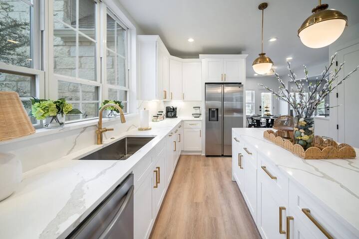 Southern Comfort I Pool Spa I Billiards I Fire Pit gallery image 2