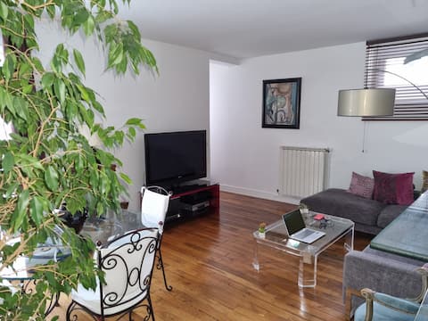 Top Airbnb: 60 m² Metro at the foot of the building in Boulogne Billancourt