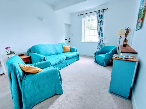 Top Airbnb: Hawthorn Cottage, Falmouth beach and town in Falmouth