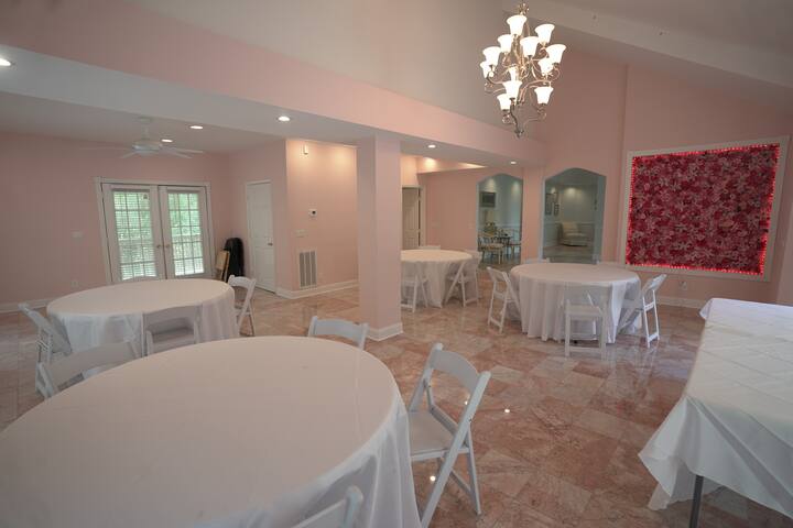 THE BIG HOUSE~w/ 620 sq ft EVENT SPACE! gallery image 4